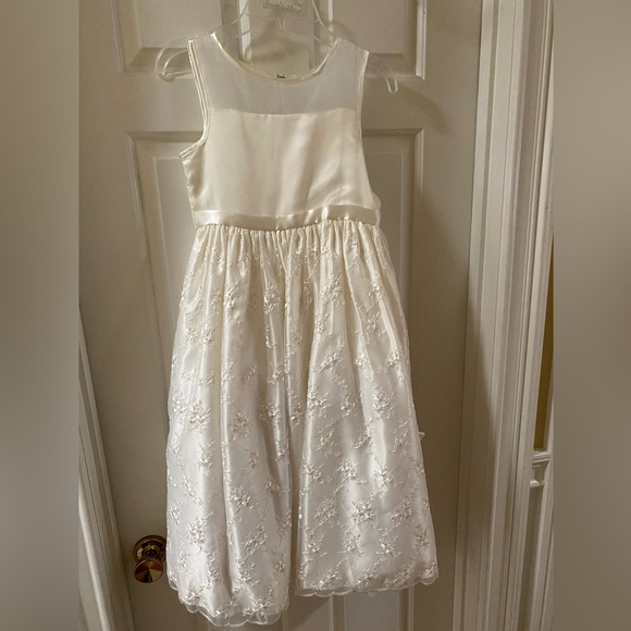 Girls Ivory Floral Embroidered Dress size 8 NWT - Picture 2 of 5